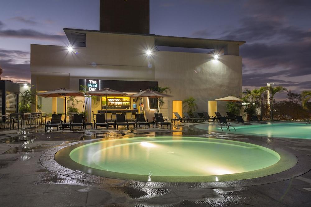 Limketkai Luxe Hotel Кагаян-де-Оро Экстерьер фото